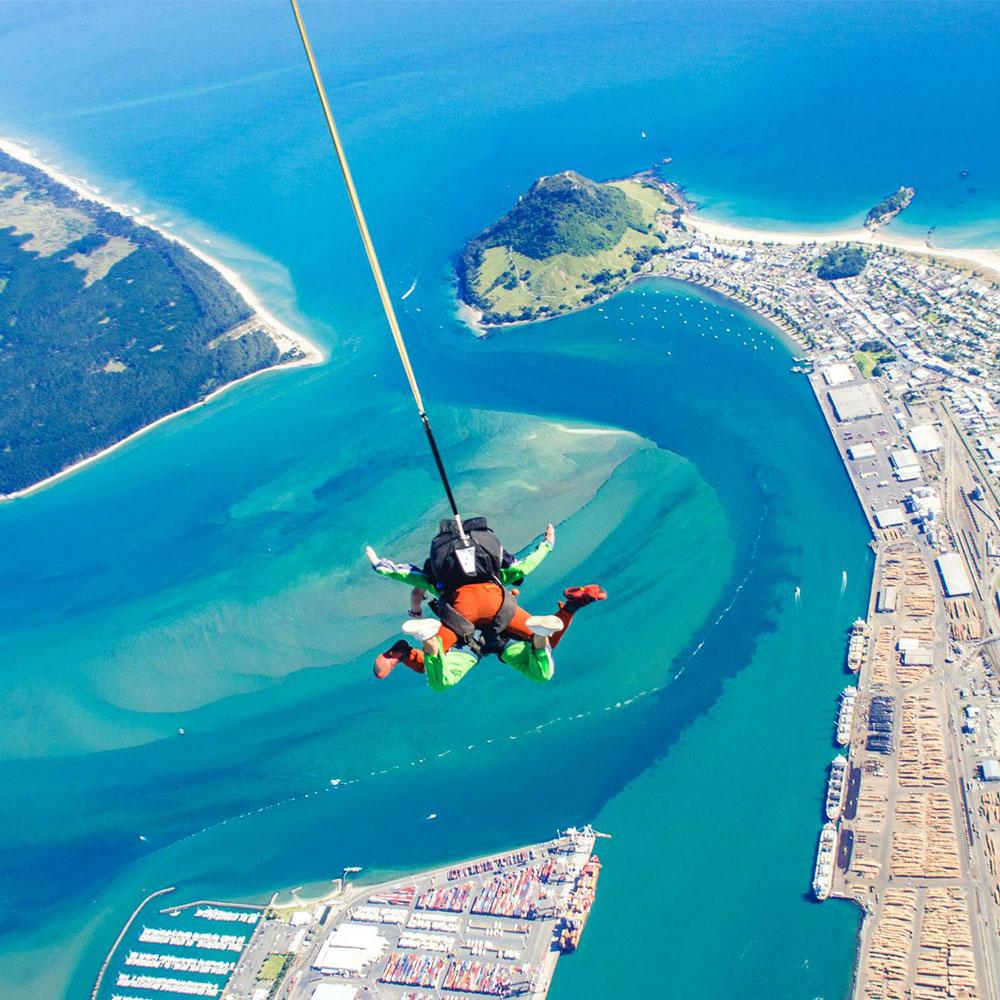 Christmas gifts for men NZ skydiving experience