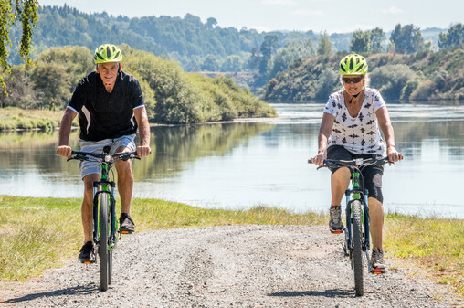 Hobbiton Movie Set Tour and E Bike Waikato River Trail Hire Chuffed Gifts