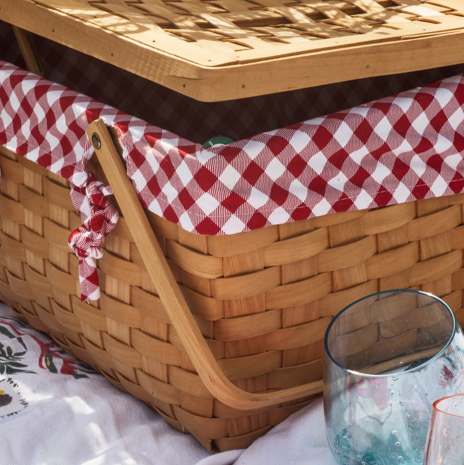 Picnic basket Christmas gift ideas for your wife or girlfriend in NZ